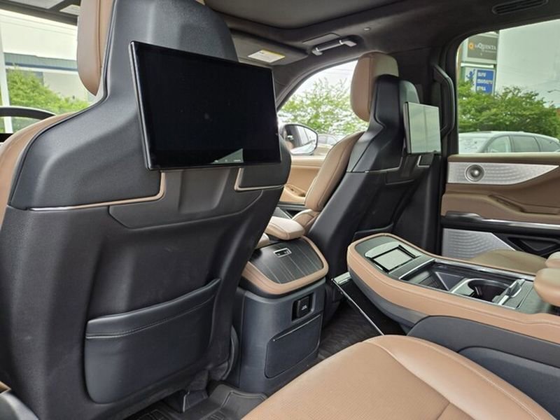 Used 2025 Lincoln Navigator L Black Label AWD/4WD image 14