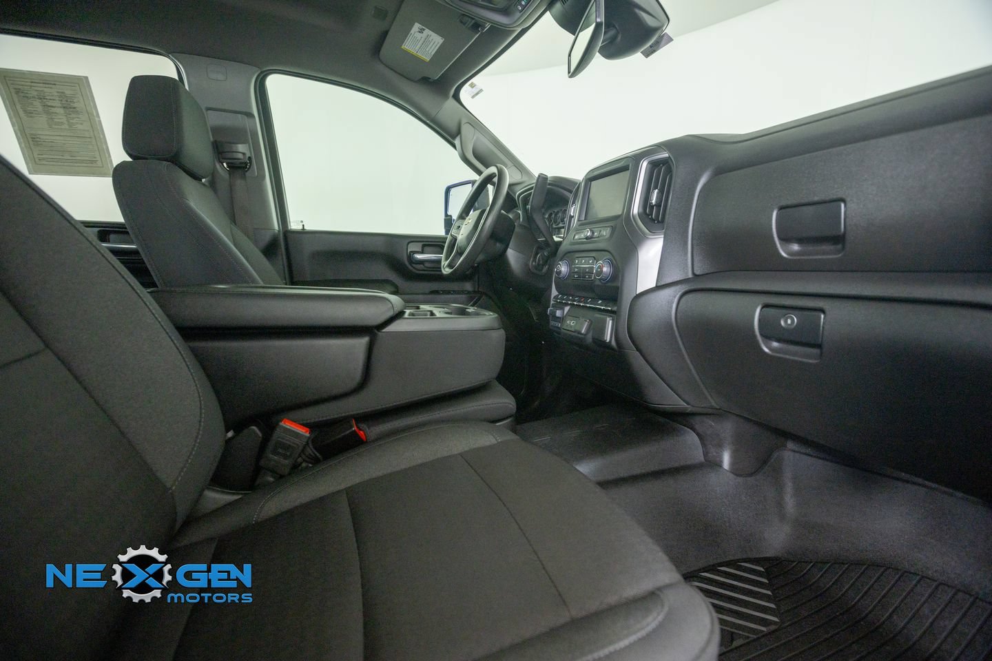 Used 2025 Chevrolet Silverado 2500 Custom w/ Custom Value Package AWD/4WD image 6