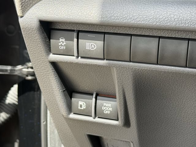 Certified 2024 Toyota Sienna XLE FWD image 26