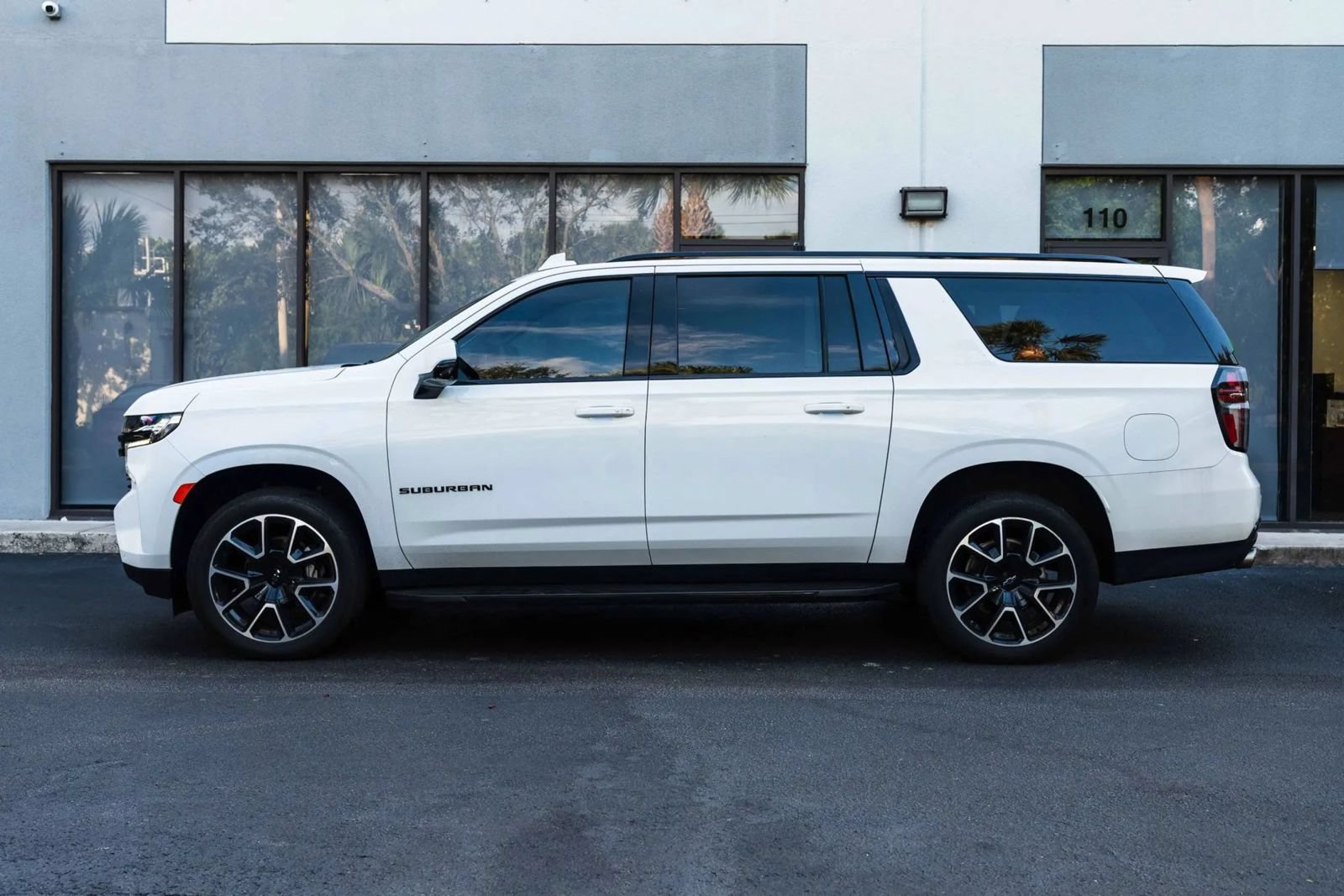 Used 2024 Chevrolet Suburban RST w/ Sport Performance Package RWD image 10
