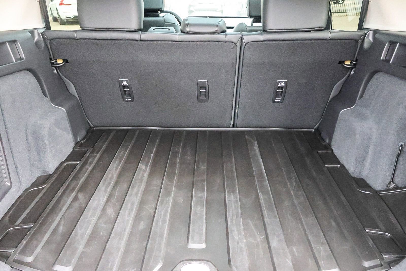 Used 2024 Land Rover Discovery Sport S image 25