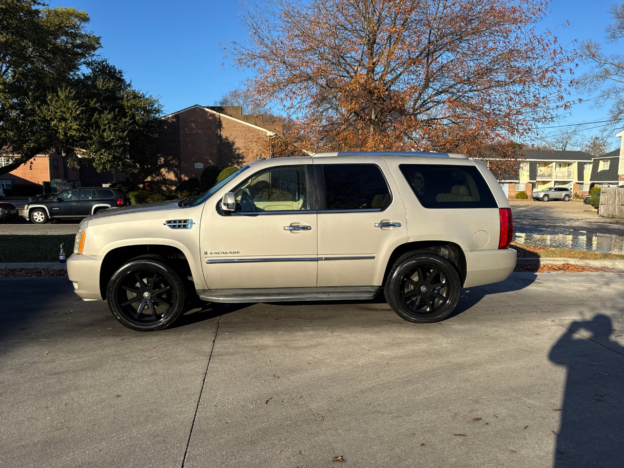 Used 2007 Cadillac Escalade AWD w/ Information Package image 8