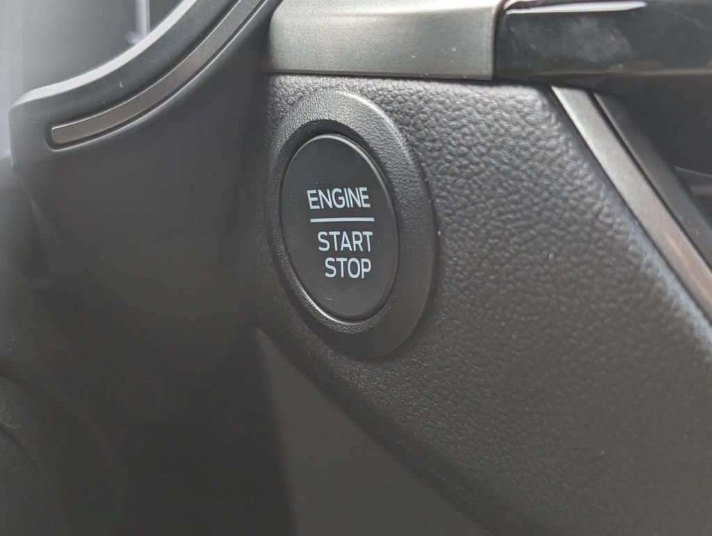 Used 2025 Ford Escape Active AWD/4WD image 18