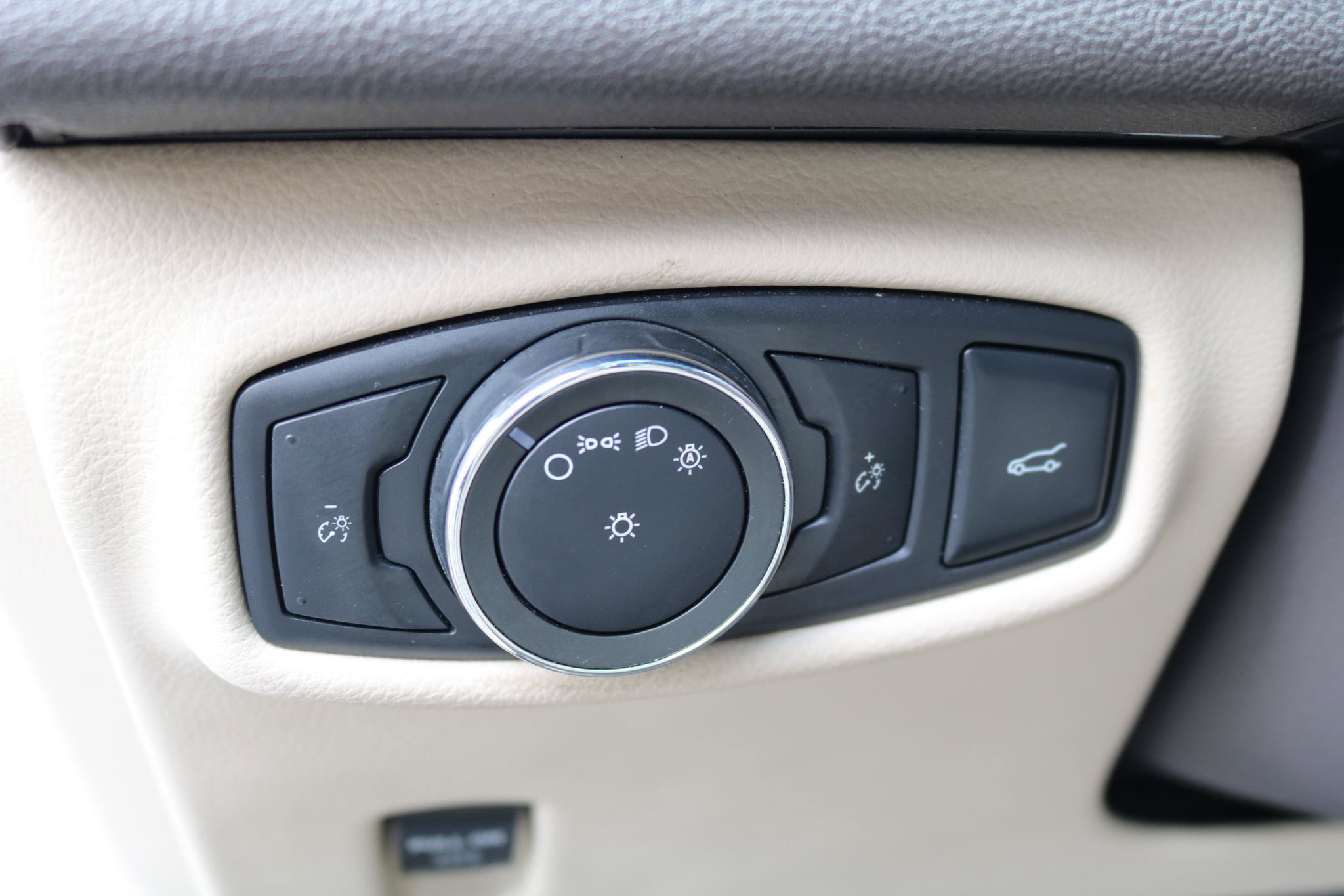 Used 2016 Lincoln MKZ FWD image 19
