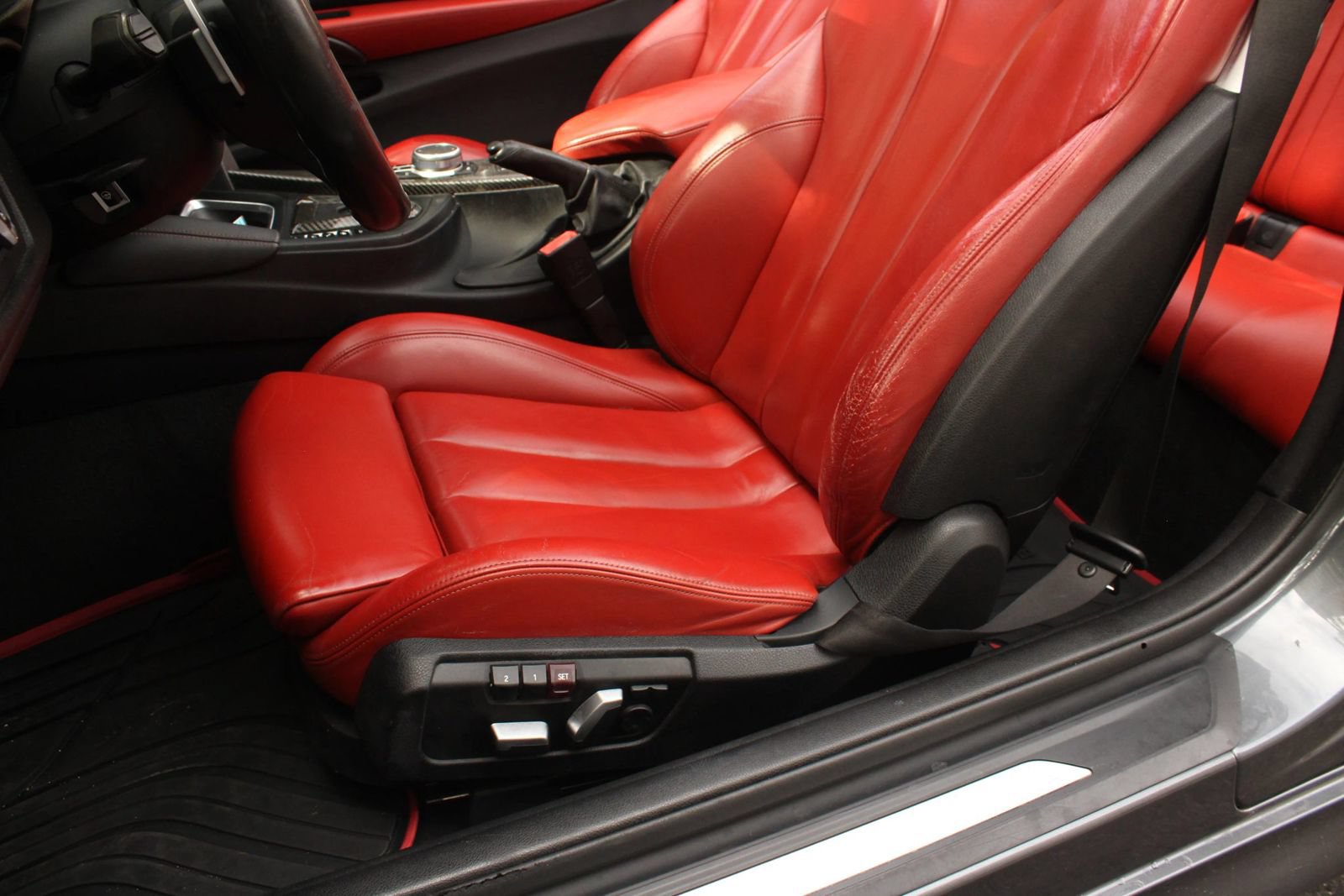 Used 2018 BMW M4 Convertible RWD image 16