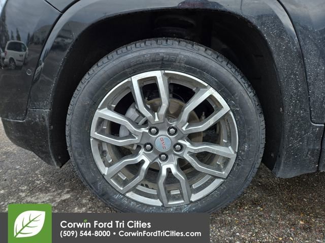 Used 2023 GMC Terrain Denali w/ Denali Premium Package AWD/4WD image 7