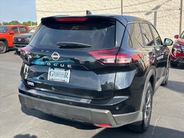 Used 2026 Nissan Rogue SV FWD image 3