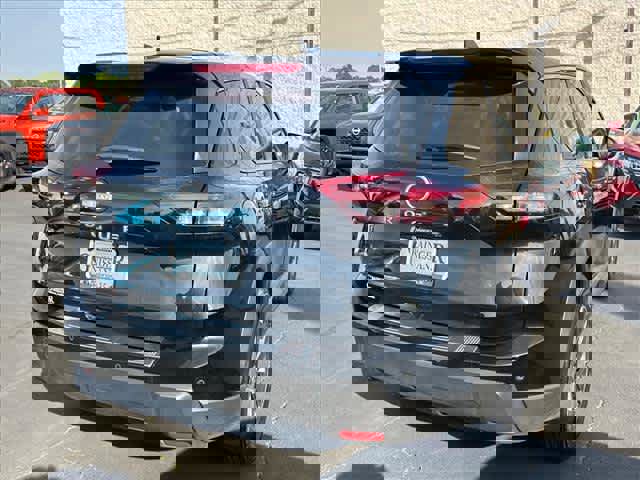 Used 2026 Nissan Rogue SV image 3