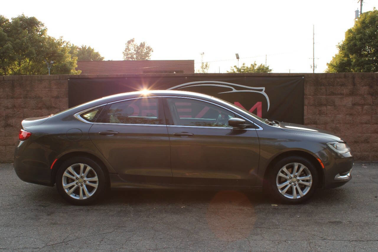 Used 2016 Chrysler 200 Limited image 5