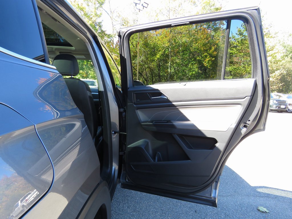 Used 2022 Volkswagen Atlas SEL Premium image 16