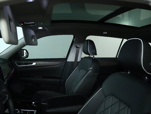 Used 2024 Volkswagen Atlas SEL Premium R-Line AWD/4WD image 23