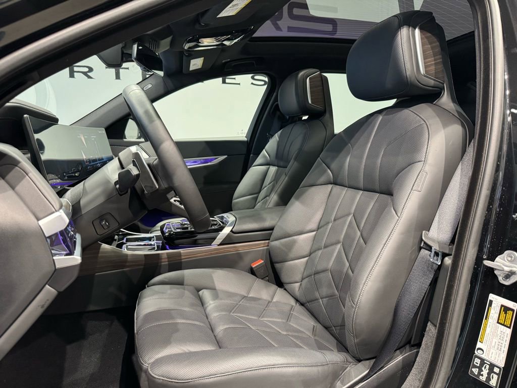 Used 2025 BMW 760i xDrive image 13