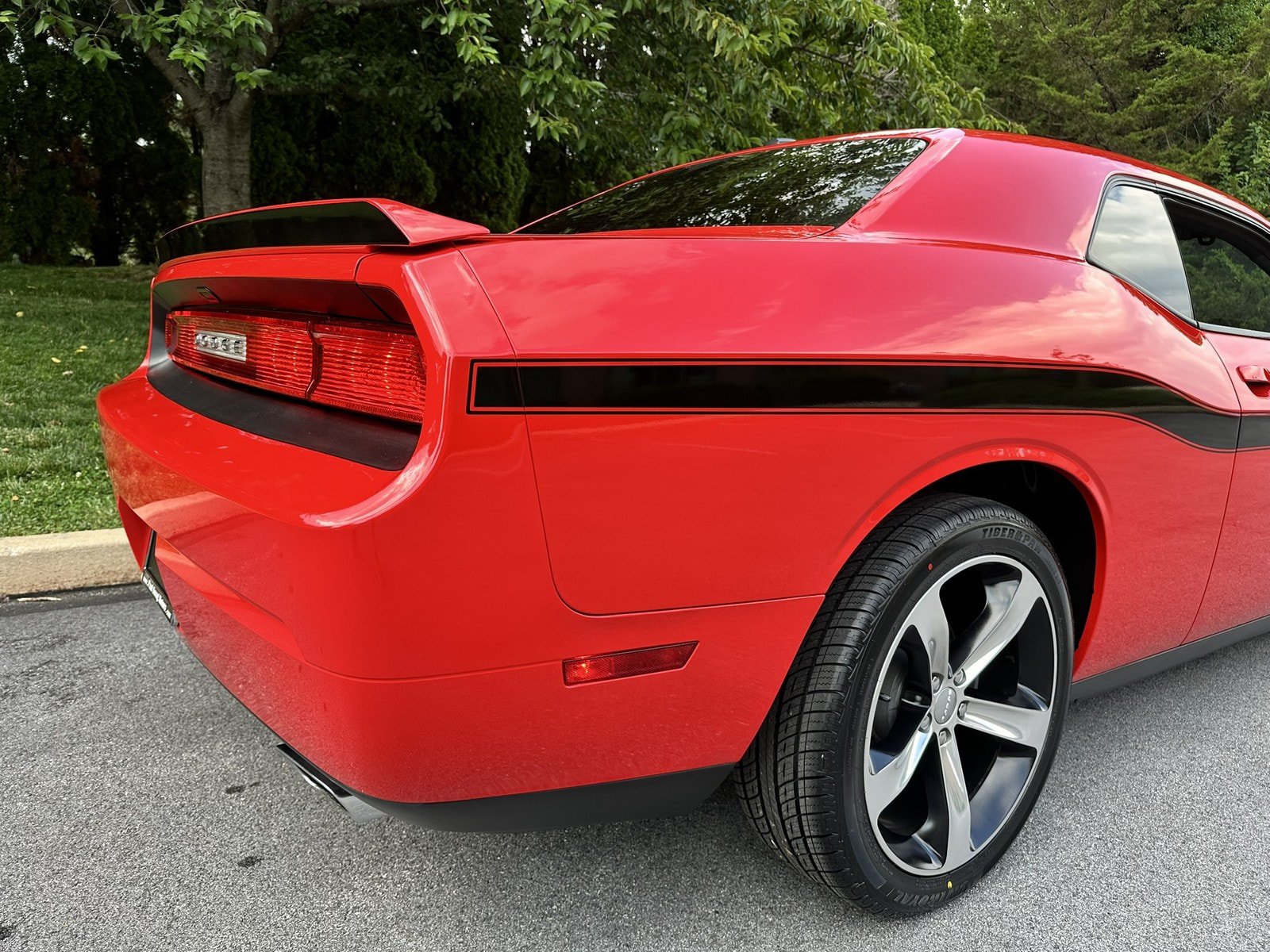 Used 2014 Dodge Challenger R/T w/ Electronics Convenience Group RWD image 38