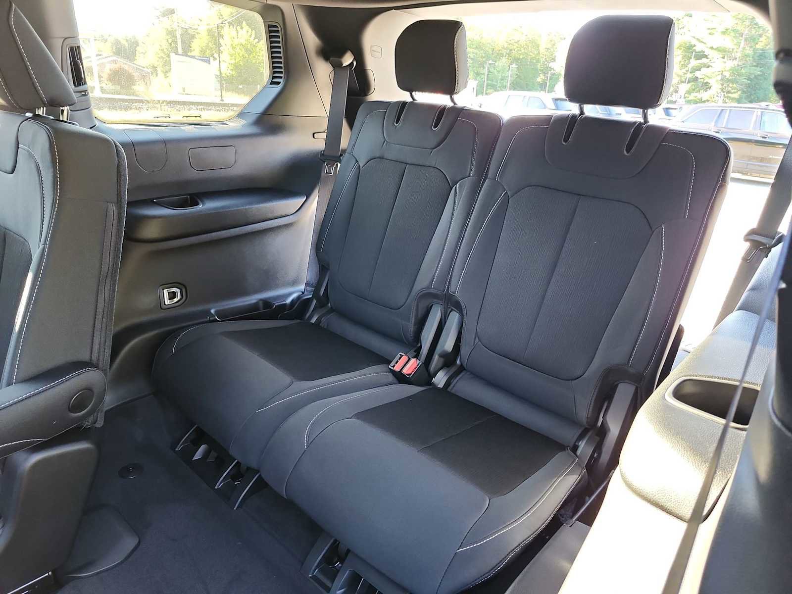 New 2025 Jeep Grand Cherokee L Laredo image 16