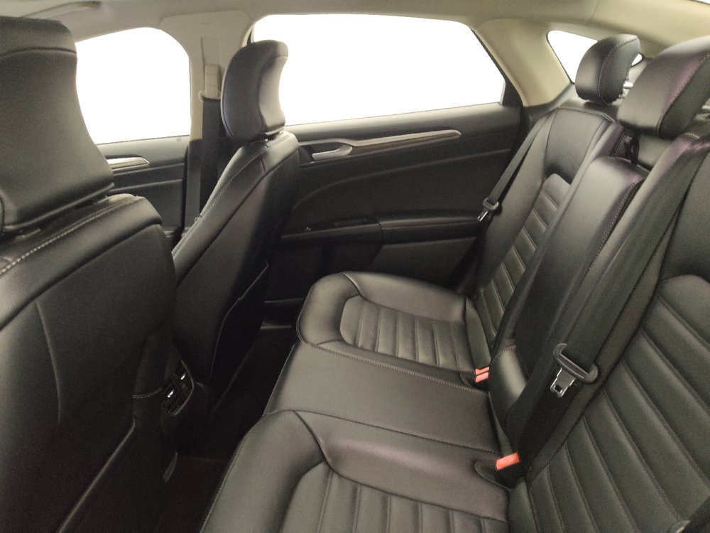 Used 2018 Ford Fusion SE w/ Fusion SE Technology Package FWD image 18
