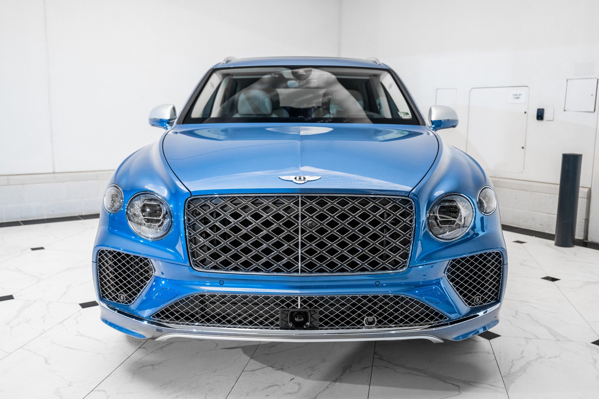 New 2025 Bentley Bentayga Extended Wheelbase image 8