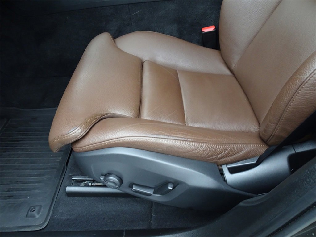 Used 2019 Volvo XC60 T5 Momentum w/ Multimedia Package image 9