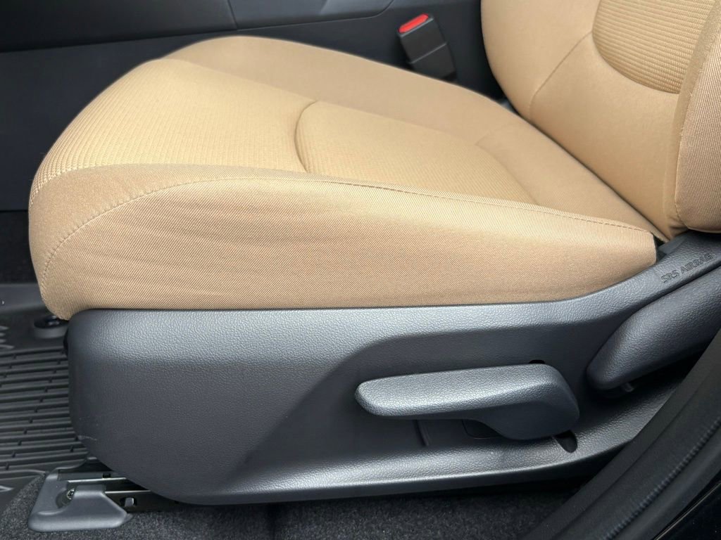 Used 2025 Toyota RAV4 LE image 29