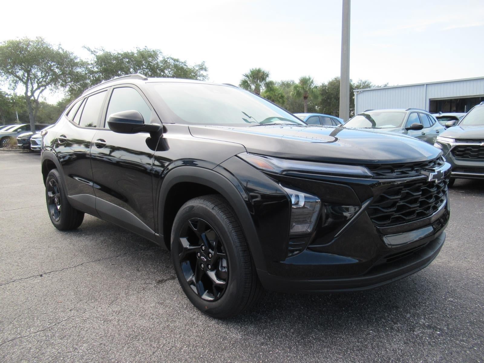 New 2026 Chevrolet Trax LT w/ Midnight Edition FWD image 3