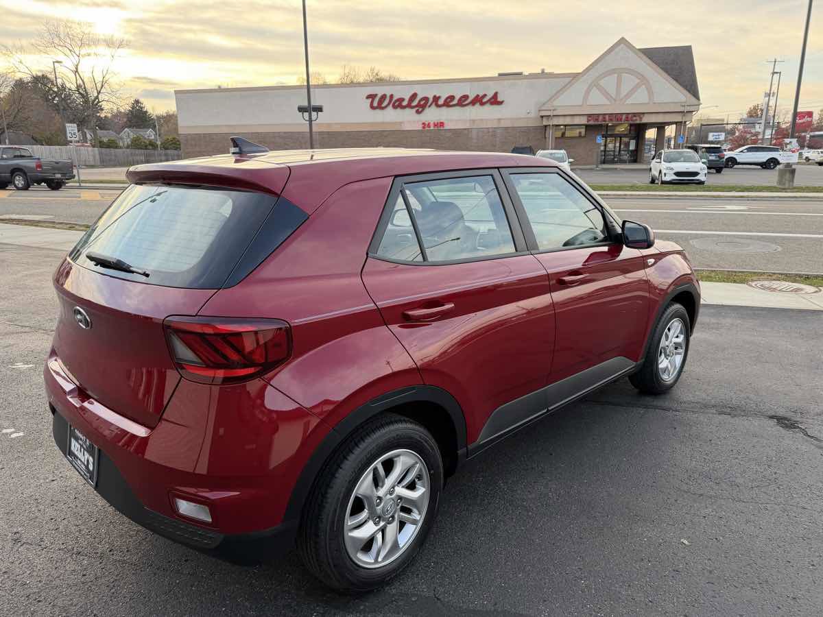 Used 2021 Hyundai Venue SE image 5