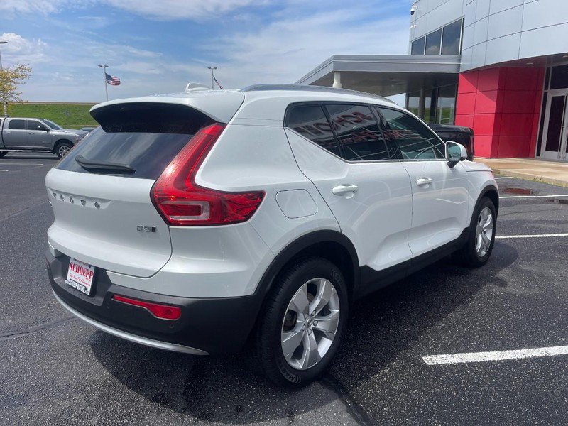 Used 2023 Volvo XC40 B5 Plus AWD/4WD image 3