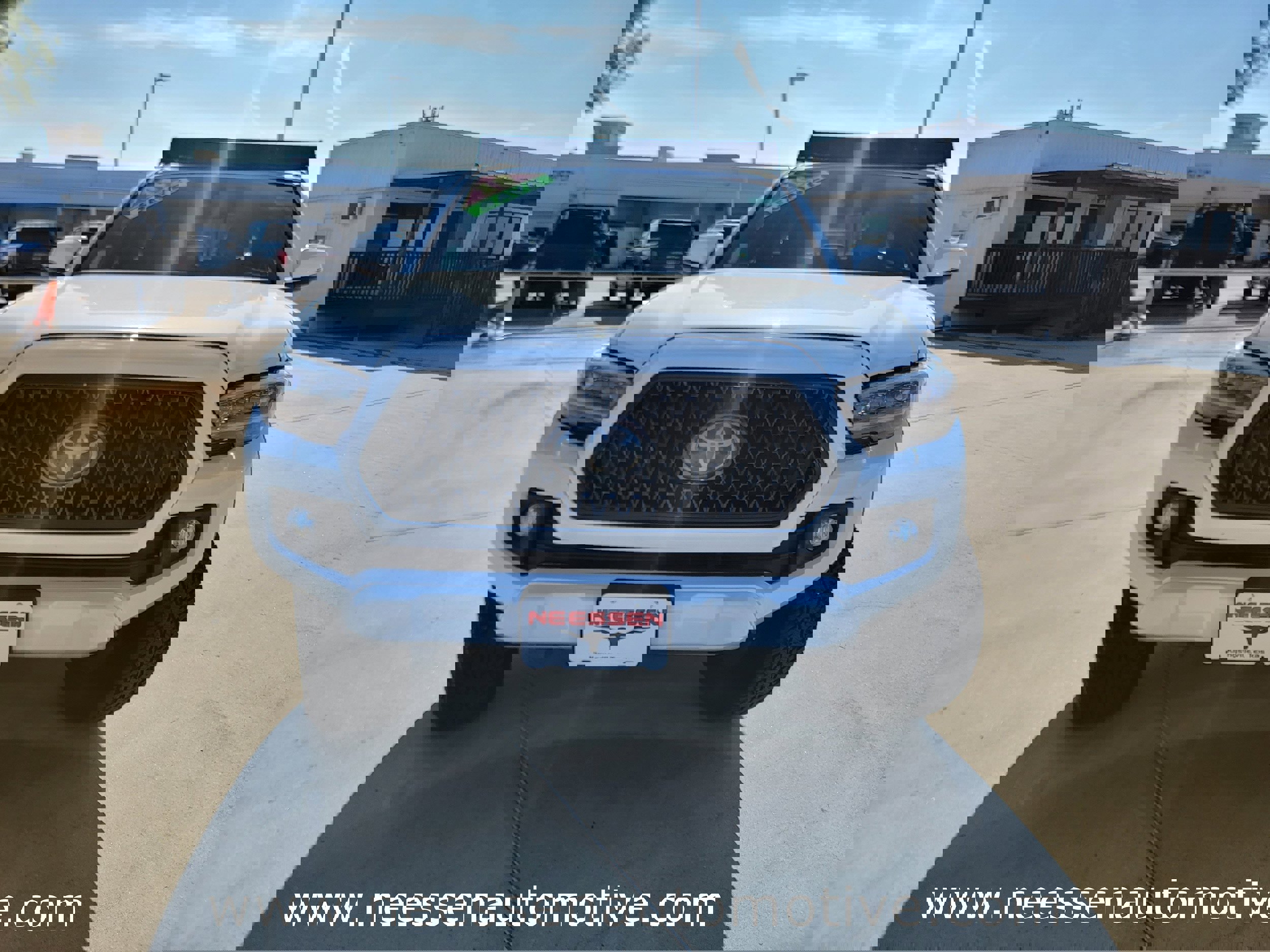 Used 2018 Toyota Tacoma TRD Off-Road w/ Technology Package image 2