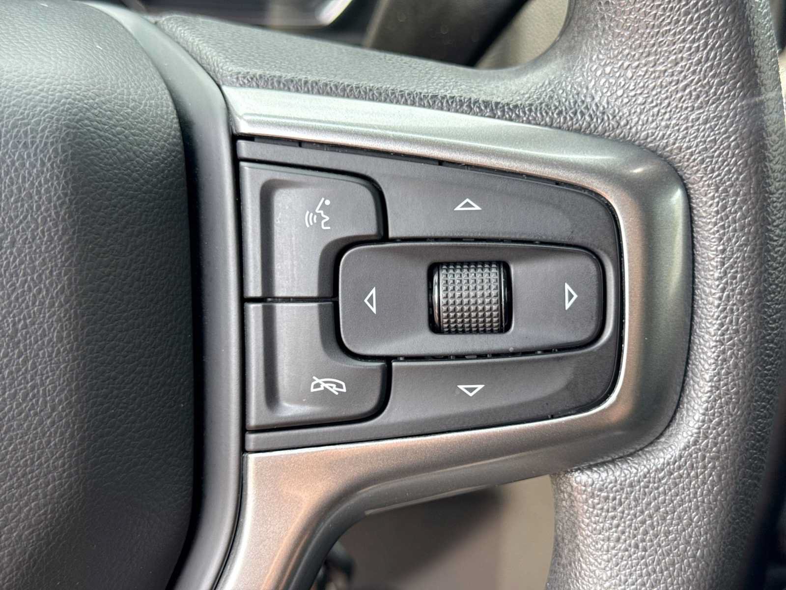 Used 2020 Chevrolet Silverado 1500 LT AWD/4WD image 23
