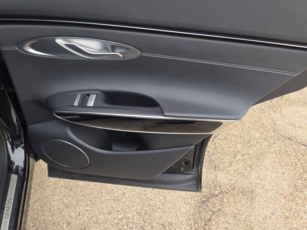 Used 2025 Genesis GV70 2.5T image 9