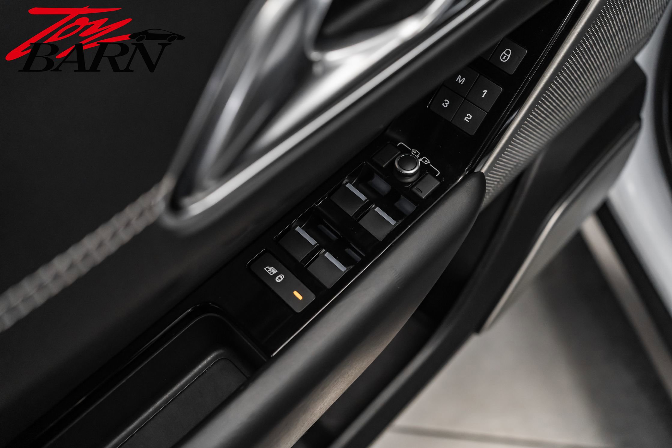 Used 2018 Land Rover Range Rover Velar R-Dynamic HSE image 22