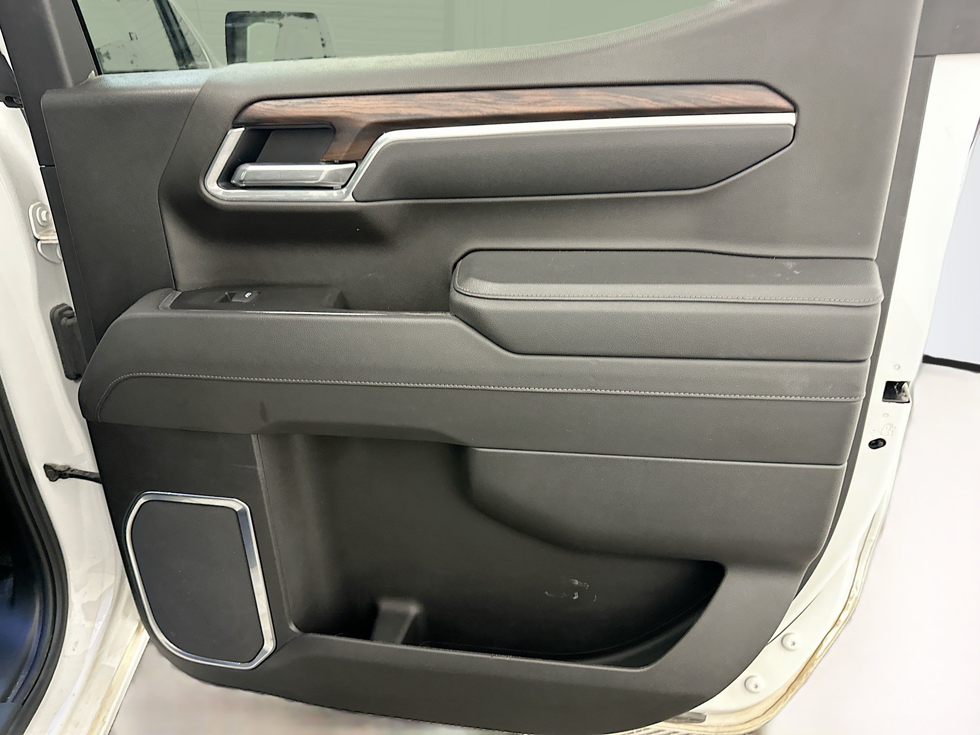 Used 2025 GMC Sierra 1500 SLT AWD/4WD image 31