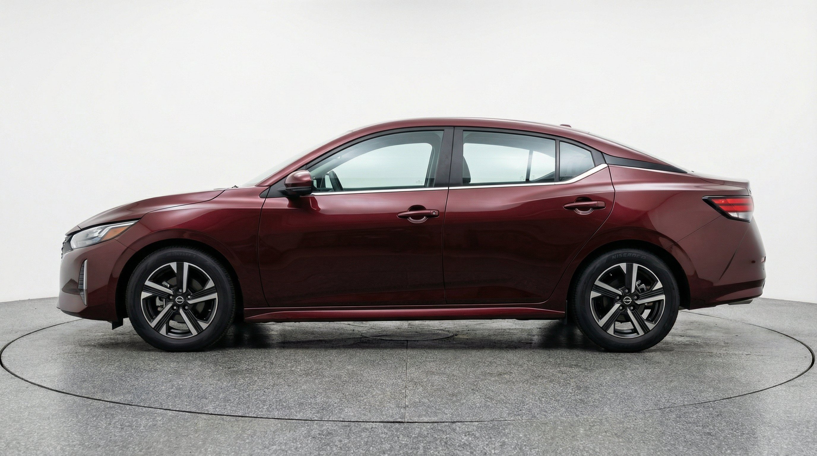 Used 2025 Nissan Sentra SV FWD image 5