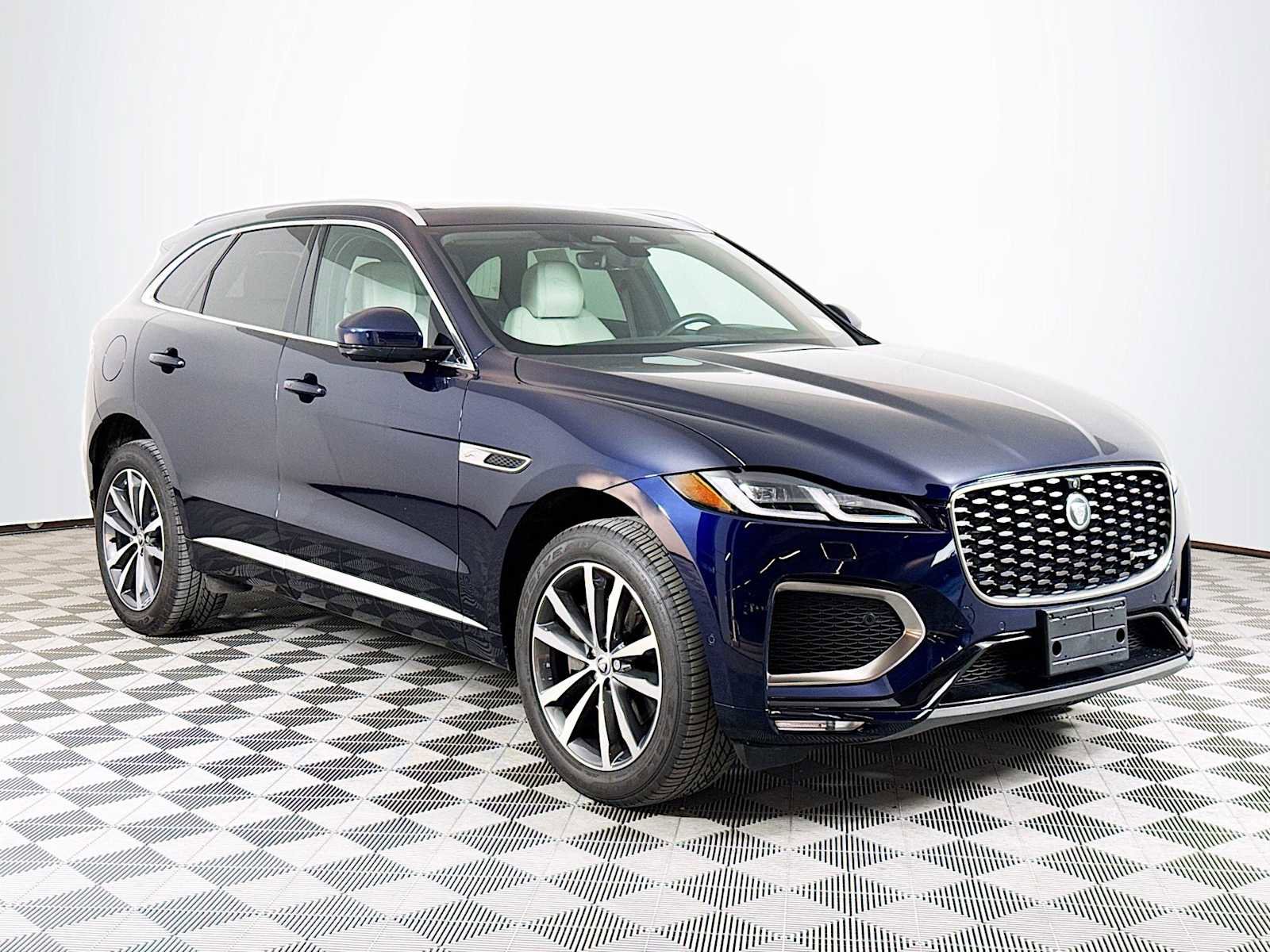 Used 2024 Jaguar F-PACE R-Dynamic S image 3