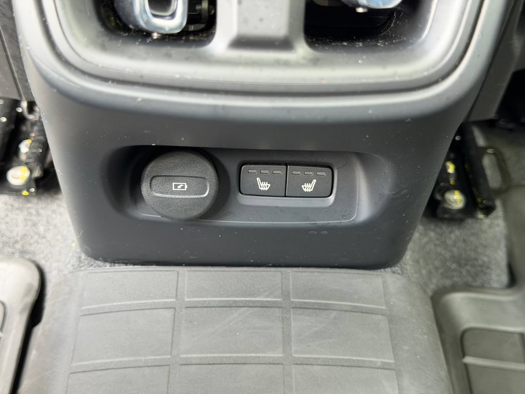 Certified 2023 Volvo XC40 B5 Plus w/ Driver Assist Package AWD/4WD image 22