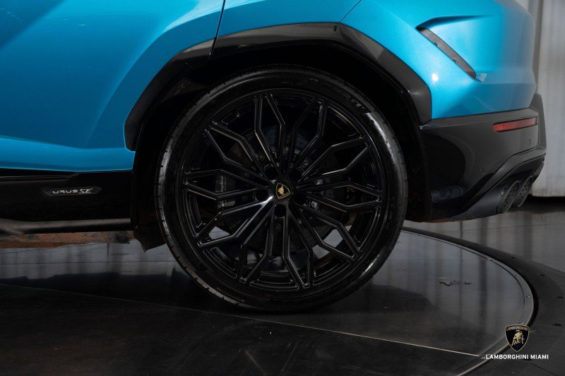 Used 2025 Lamborghini Urus SE image 9