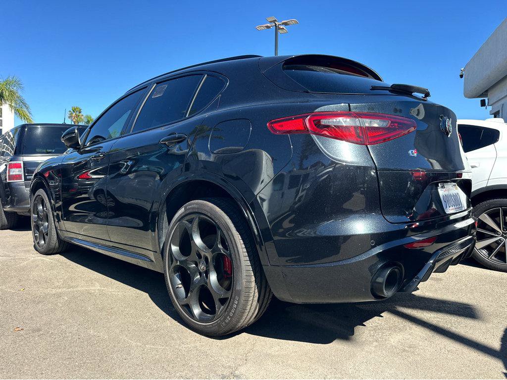 Used 2022 Alfa Romeo Stelvio Veloce AWD/4WD image 3