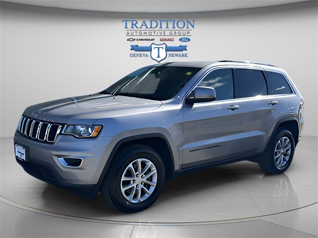 Used 2021 Jeep Grand Cherokee Laredo image 1