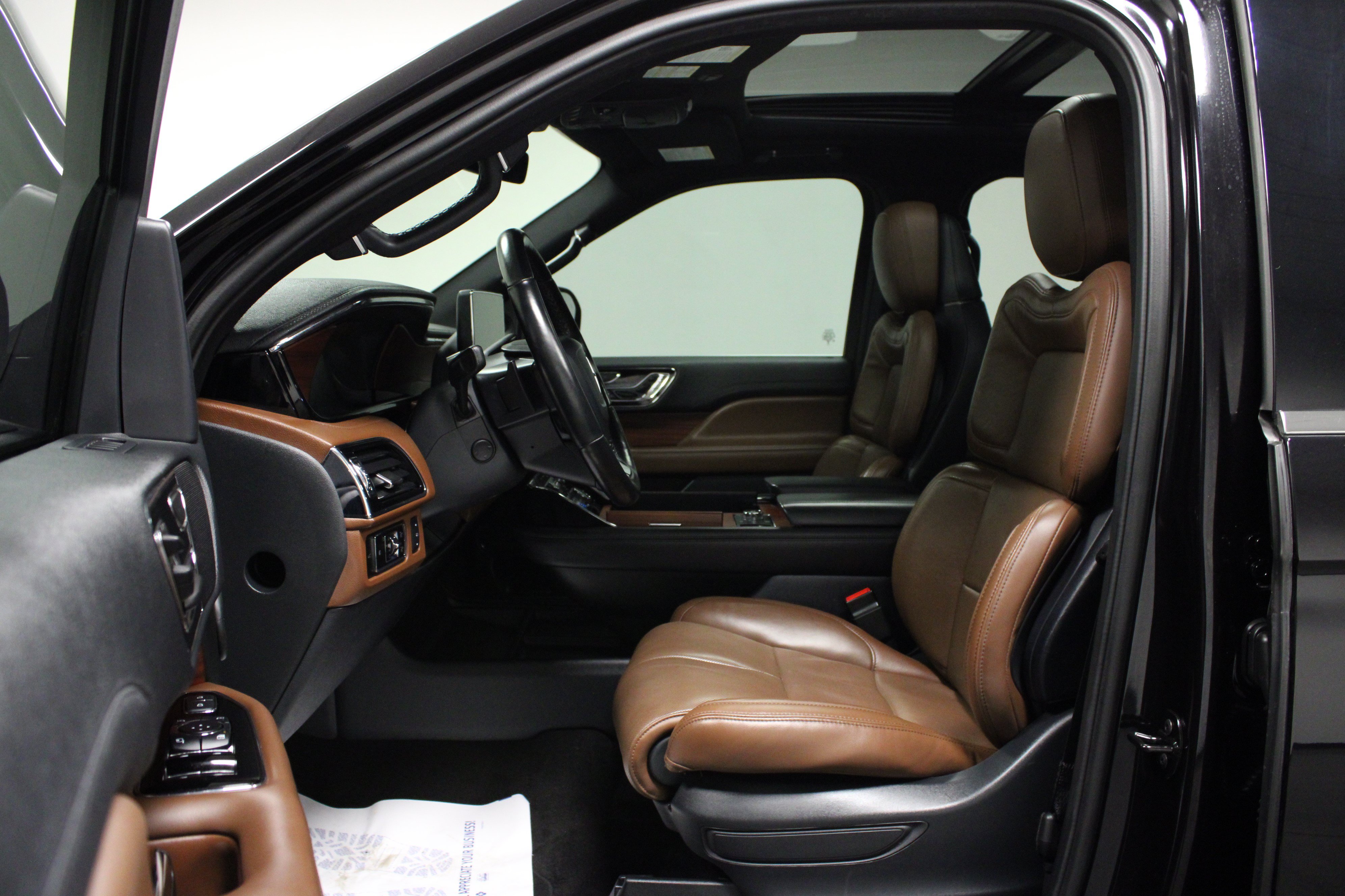 Used 2024 Lincoln Navigator L Reserve w/ Monochromatic Package AWD/4WD image 12