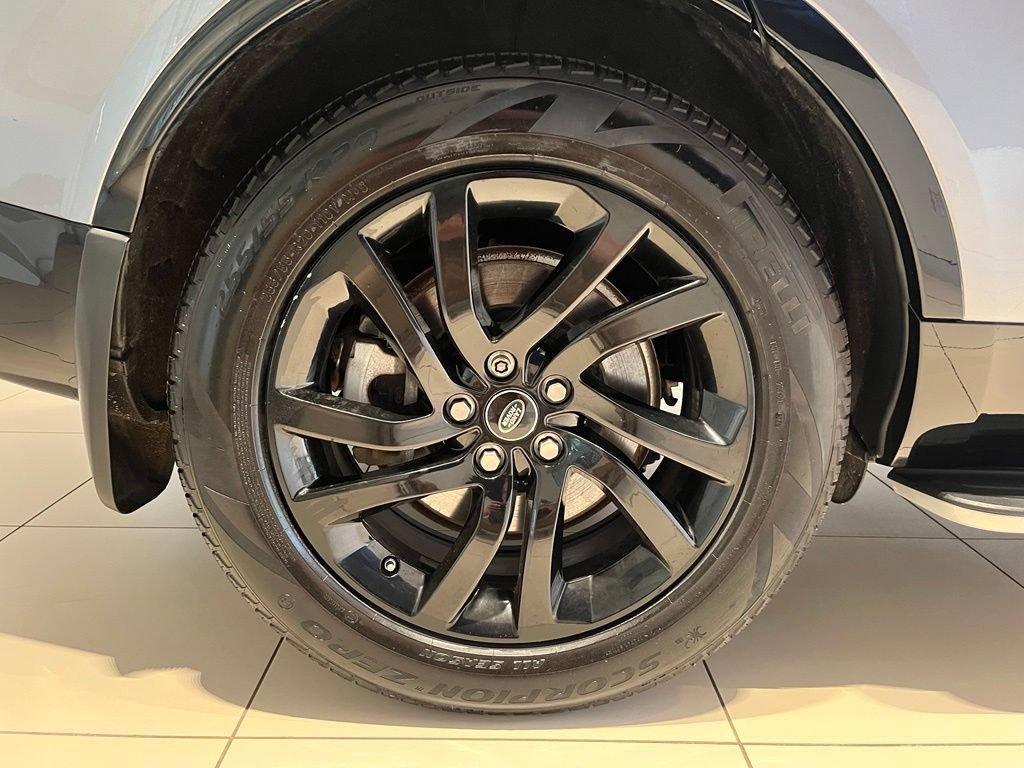 Used 2020 Land Rover Discovery Landmark AWD/4WD image 17