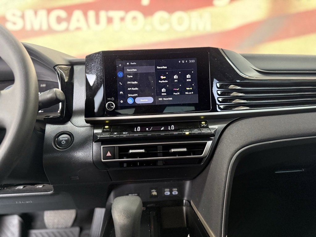 Used 2025 Toyota Camry LE image 31