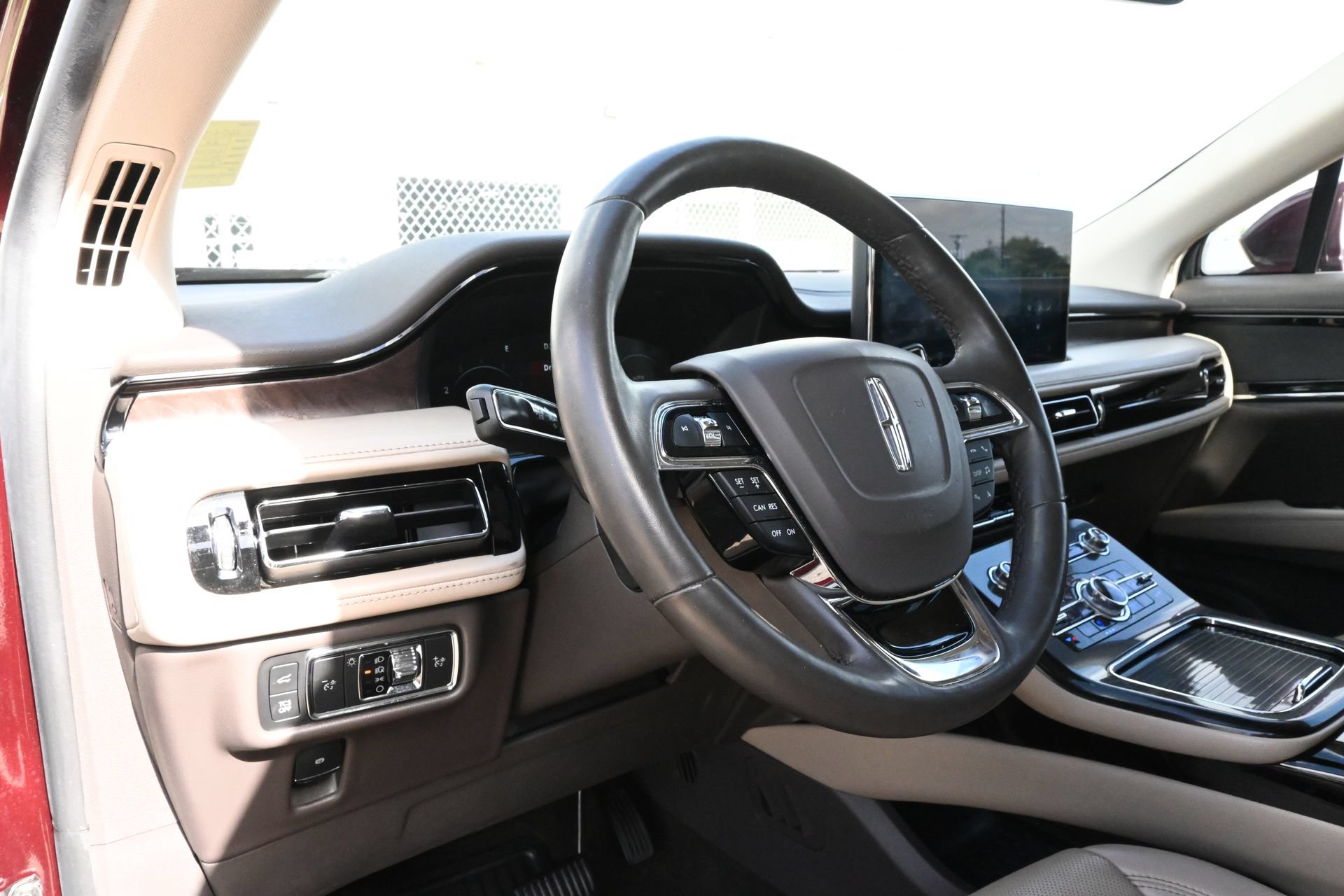 Used 2022 Lincoln Nautilus Reserve FWD image 17