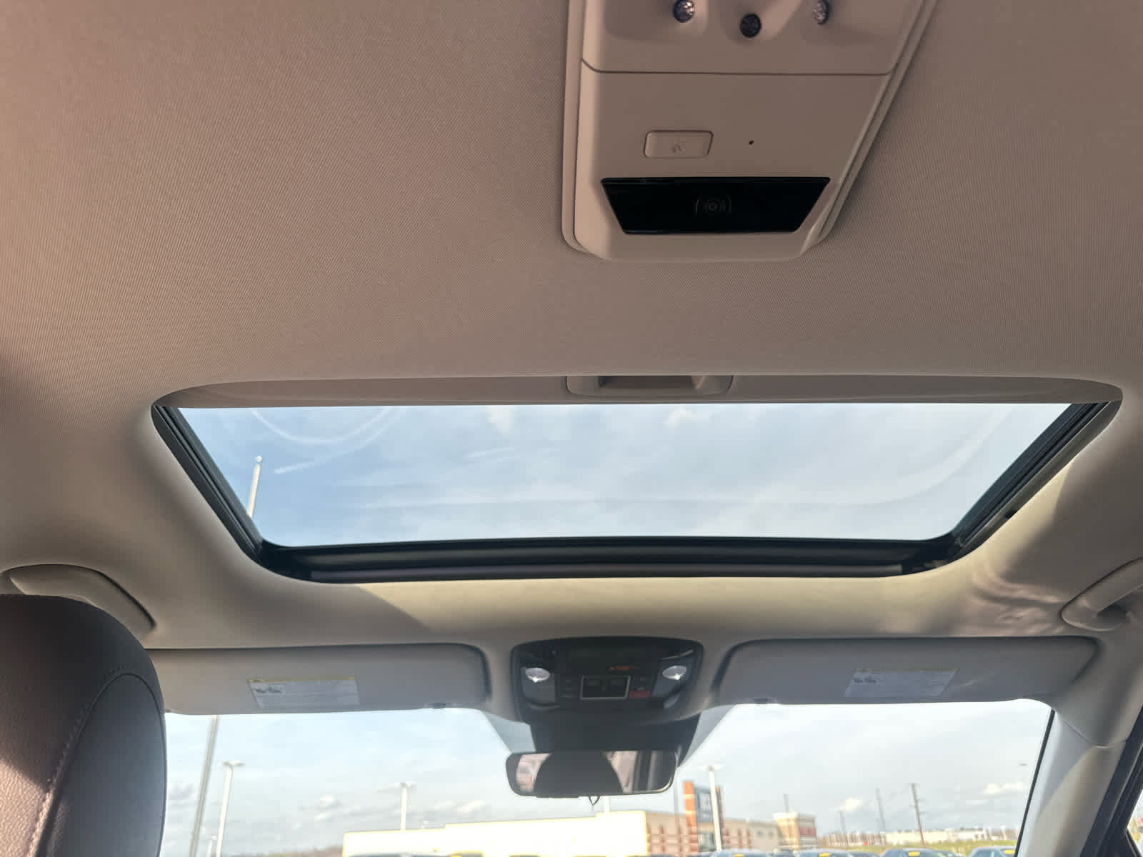 Used 2024 Kia Carnival SX Prestige image 23