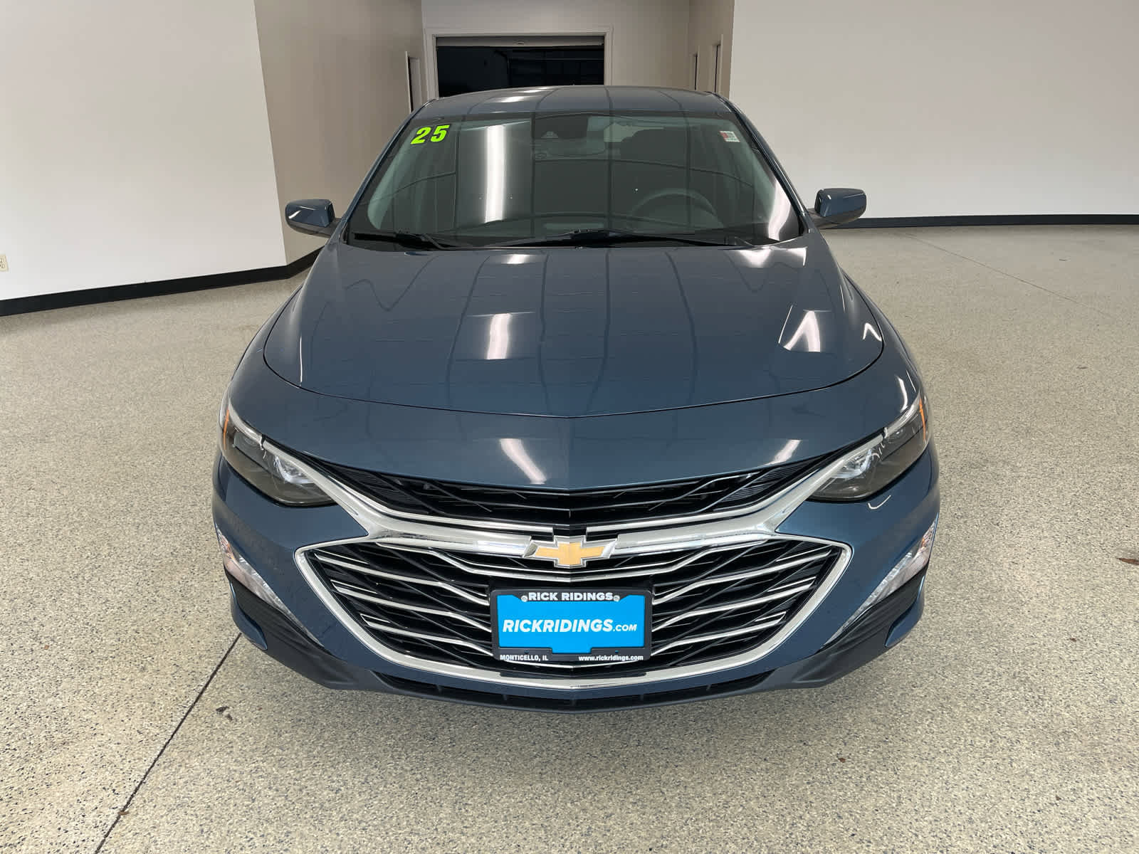 Used 2025 Chevrolet Malibu LT FWD image 4