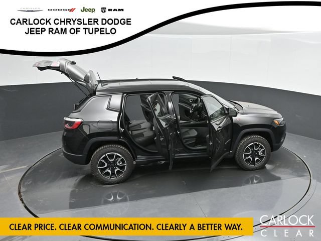 New 2025 Jeep Compass Trailhawk w/ Sun & Sound Group AWD/4WD image 37