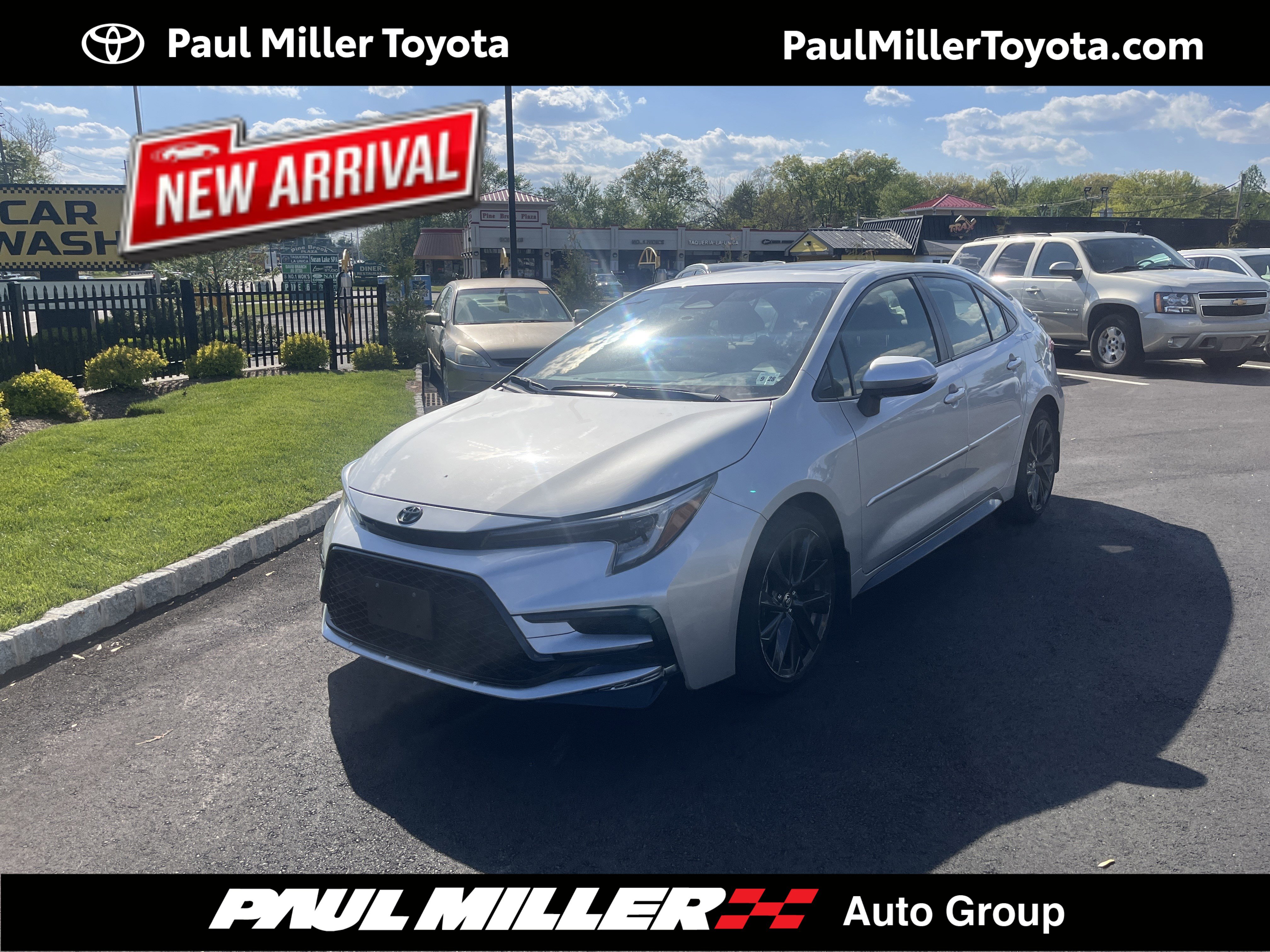 Used 2023 Toyota Corolla SE w/ SE Premium Package FWD image 1