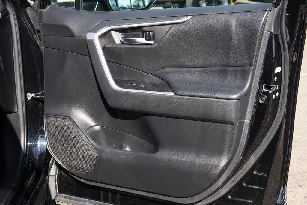 Used 2022 Toyota RAV4 XLE image 35