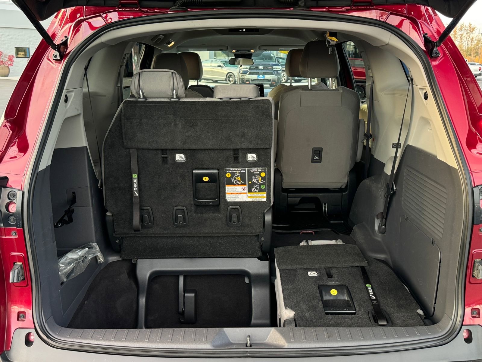 Used 2022 Toyota Sienna LE image 24