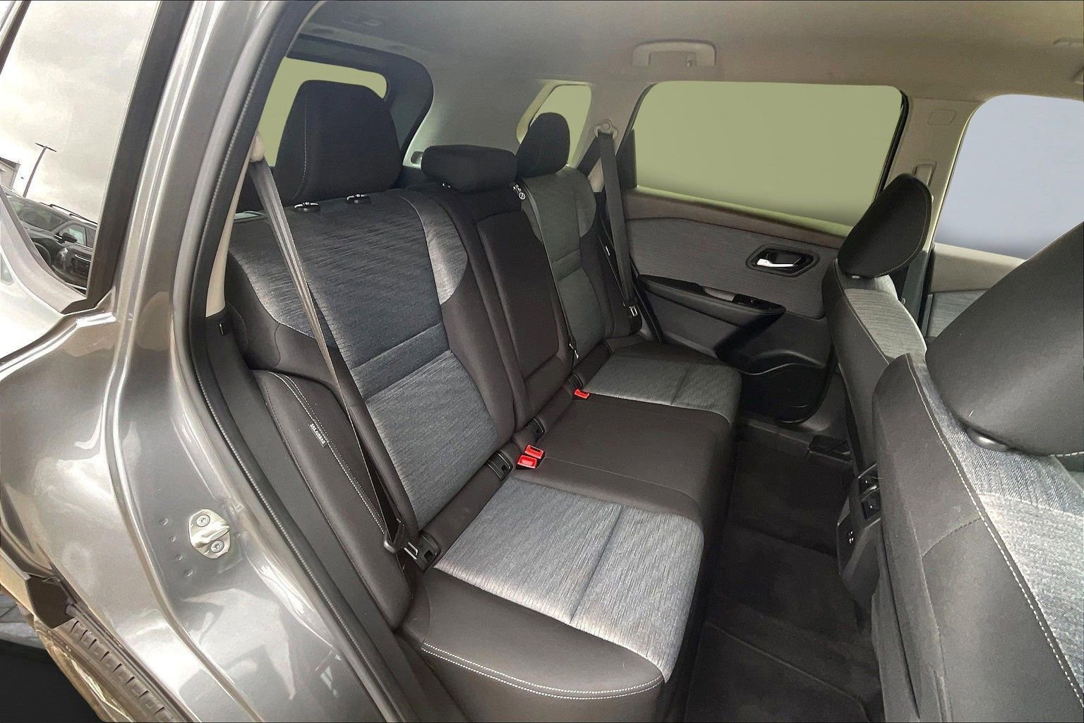 Certified 2023 Nissan Rogue SV image 34