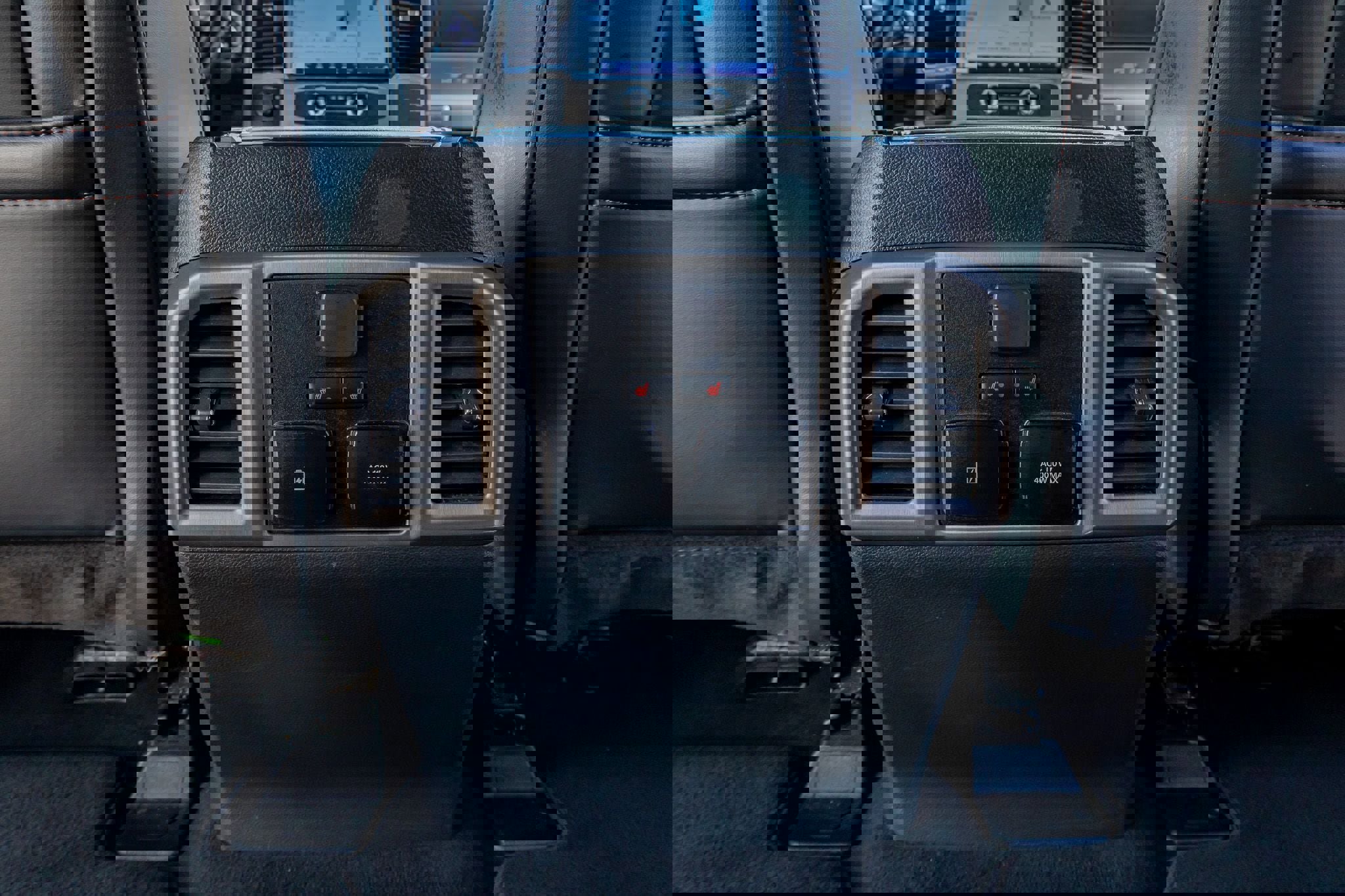 Used 2022 Ford F350 Platinum w/ FX4 Off-Road Package image 29