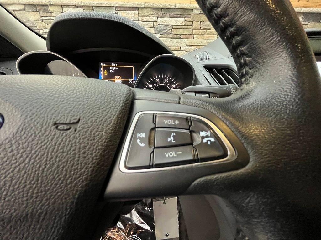 Used 2017 Ford Escape SE w/ SE Leather Comfort Package AWD/4WD image 39