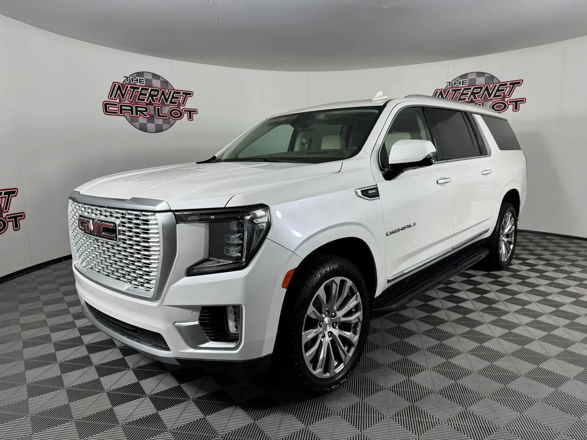Used 2022 GMC Yukon XL Denali AWD/4WD image 3